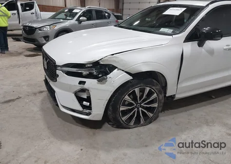 2024 Volvo Xc60 B5 Core Dark Theme z USA, uszkodzony, nr VIN YV4L12RK5R1783587